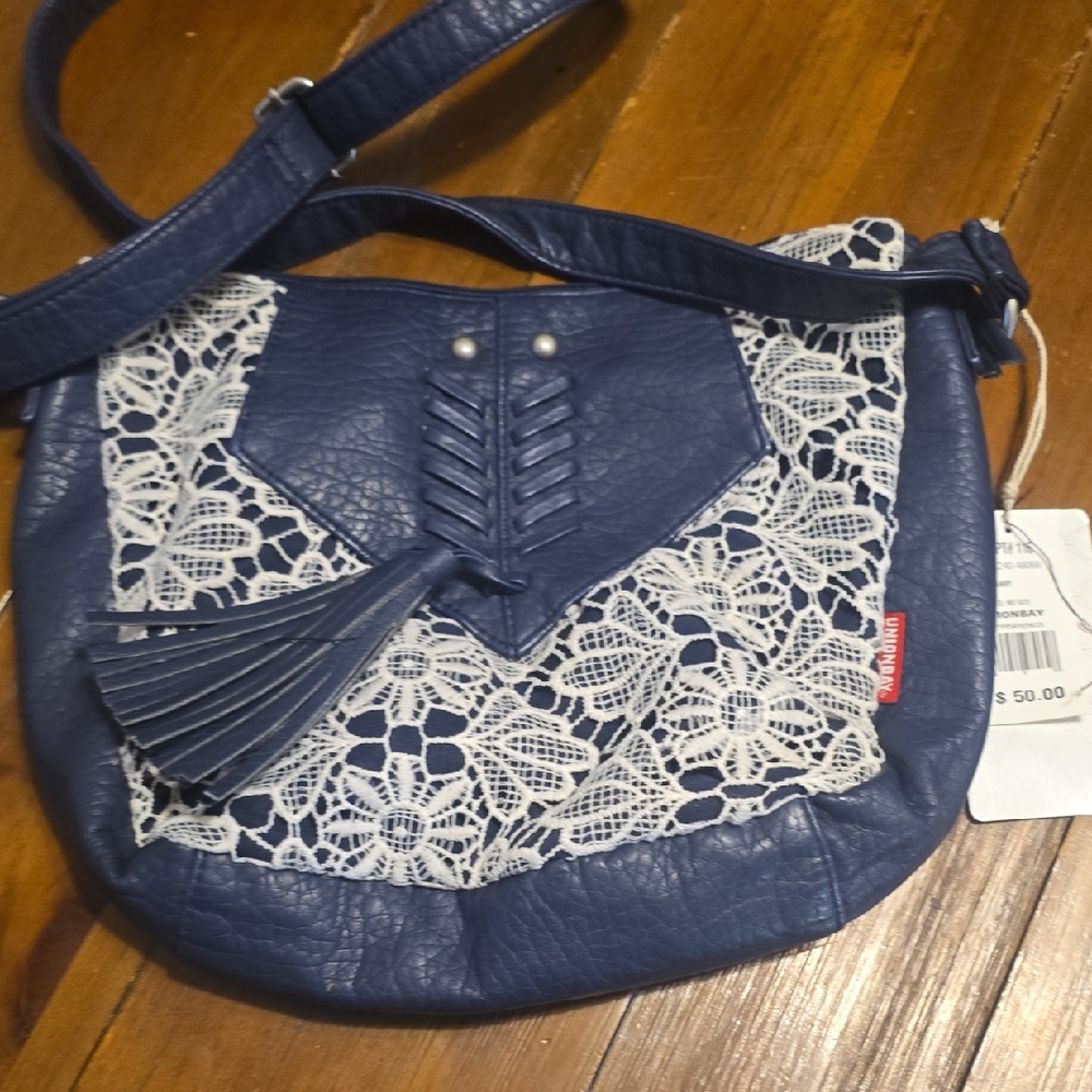 BRAND NEW W TAGS! Unionbay navy blue faux leather and lace crossbody purse.